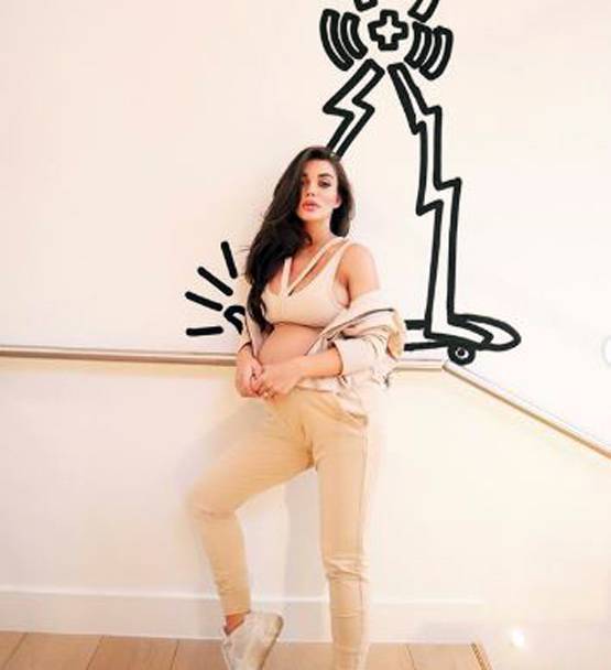 PHOTO: बेटे संग एमी जैक्सन का फर्स्ट डे आउट, यूं दिखा न्यूबॉर्न बेबी