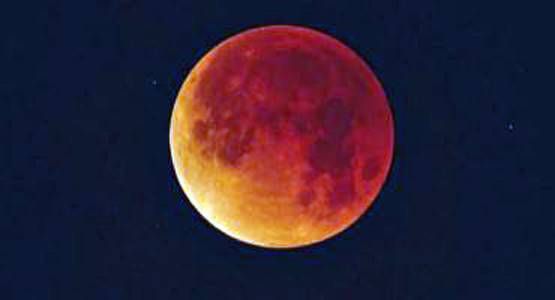 अंतरिक्ष यात्री चांद पर छोड़ आते हैं कबाड़, जानें कितना कचरा जमा