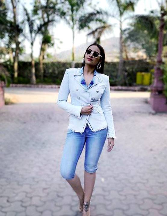 'ब्लैक मैजिक वुमन' बनीं सोनाक्षी, चर्चा में एक्ट्रेस का नया फोटोशूट