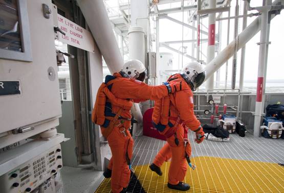 Chandrayan 2: किन खास चीजों से बनता है स्पेस सूट? ऐसे होता है डिजाइन