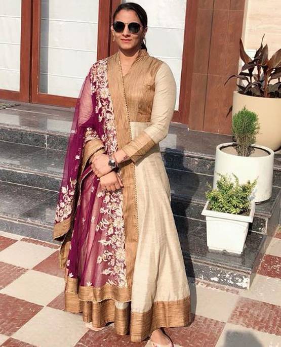 प्रेग्नेंट हैं दंगल की रियल गर्ल गीता फोगाट, यूं फ्लॉन्ट किया बेबी बंप