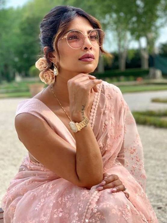 DID के मंच पर शॉर्ट ब्लेजर ड्रेस में छाया प्रियंका का बोल्ड लुक, कीमत कर देगी हैरान