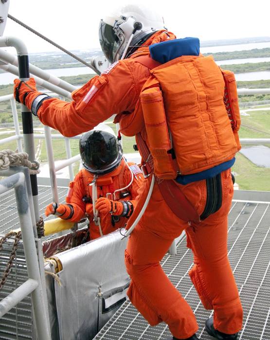 Chandrayan 2: किन खास चीजों से बनता है स्पेस सूट? ऐसे होता है डिजाइन