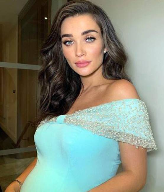 PHOTO: बेटे संग एमी जैक्सन का फर्स्ट डे आउट, यूं दिखा न्यूबॉर्न बेबी