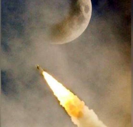 अंतरिक्ष यात्री चांद पर छोड़ आते हैं कबाड़, जानें कितना कचरा जमा