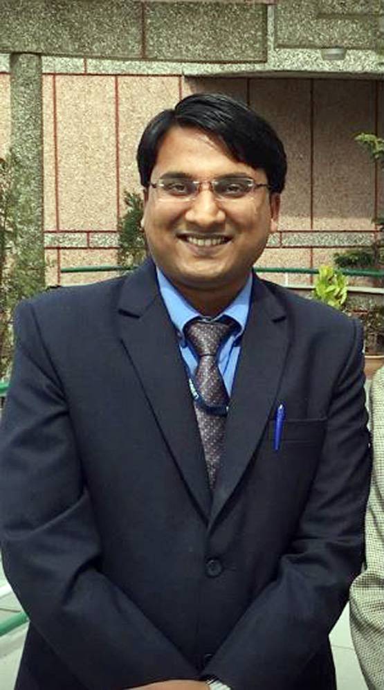 कैसे बने हिंदी मीडियम से IAS, टॉपर निशांत जैन ने दिए ये टिप्स