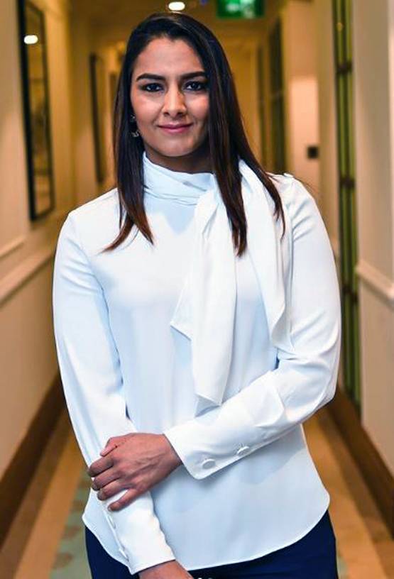 प्रेग्नेंट हैं दंगल की रियल गर्ल गीता फोगाट, यूं फ्लॉन्ट किया बेबी बंप