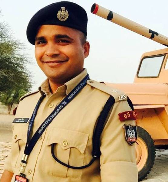 UPSC परीक्षा देने के लिए छोड़ीं कई नौकरी, IPS बनकर रहा ये शख्स