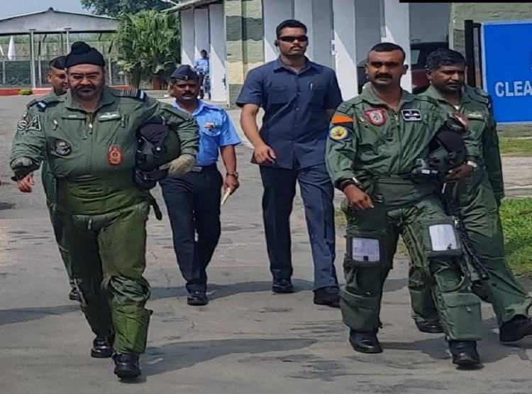 देखें- अभिनंदन का बदला लुक, अब न वैसी मूंछें, न हेयरस्टाइल