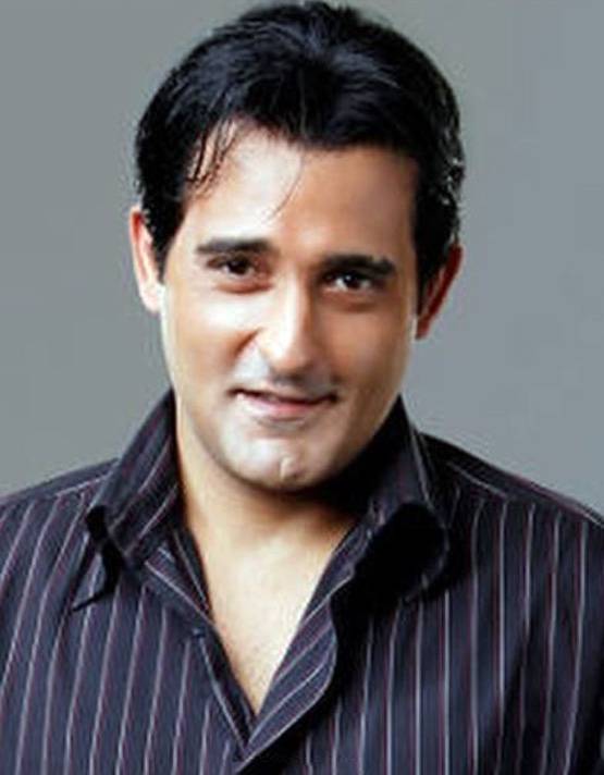 Then & Now: कभी चॉकलेटी हीरो थे अक्षय खन्ना, 22 साल में इतना बदला लुक