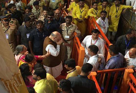 लालबाग में चंद्रयान-2 की थीम, चेन्नई में 'सैनिक' बने गणपति