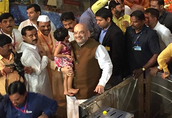 लालबाग में चंद्रयान-2 की थीम, चेन्नई में 'सैनिक' बने गणपति