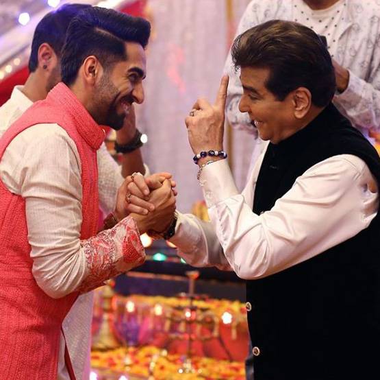 कुमकुम भाग्य में आयुष्मान ने किया फिल्म का प्रमोशन, जितेंद्र संग जमकर नाचे