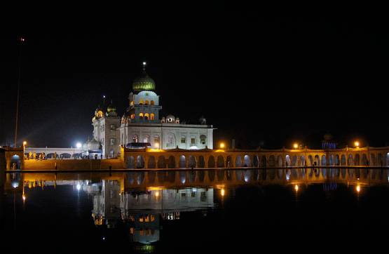 चांद की रोशनी पड़ते ही खूबसूरत हो जाती हैं ये 10 जगह, क्या आपने देखीं?