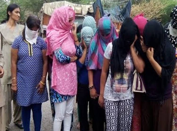 दिल्ली के स्पा-मसाज सेंटर की असली कहानी, बंद कमरे में होता है ये