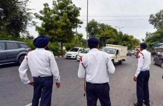 65,000 की नई स्कूटी, पुलिस ने काट दिया एक लाख का चालान