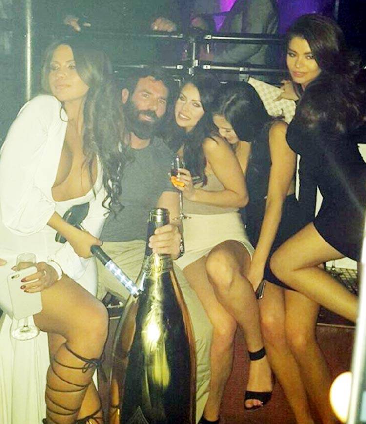 भारत आया दुनिया का सबसे बड़ा अय्याश, रईसी देख चौंक जाएंगे