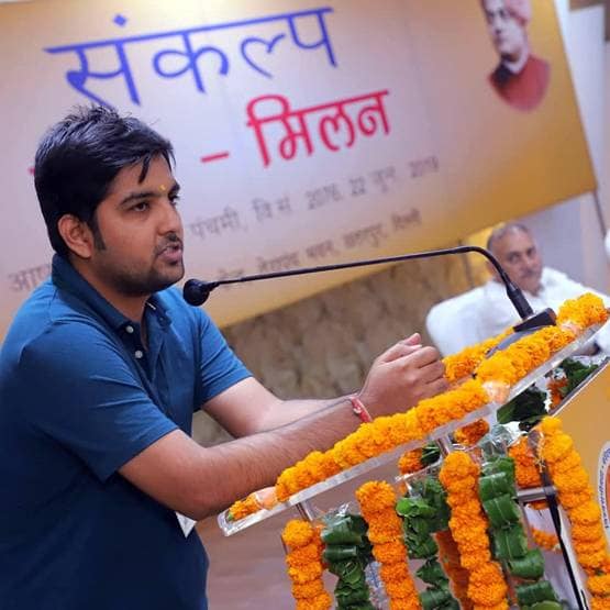 ऐसे तैयारी करके गली ब्वॉय से IAS बन गया ये लड़का, पाई 77वीं रैंक