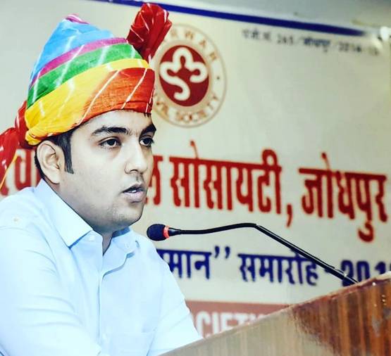 ऐसे तैयारी करके गली ब्वॉय से IAS बन गया ये लड़का, पाई 77वीं रैंक