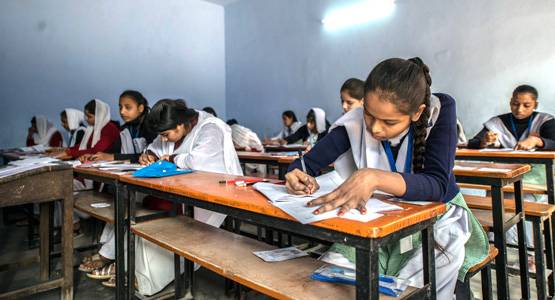 ट्रेन में इस तरह नोट्स बनाकर की पढ़ाई, दूसरी बार में IAS बना ये शख्स