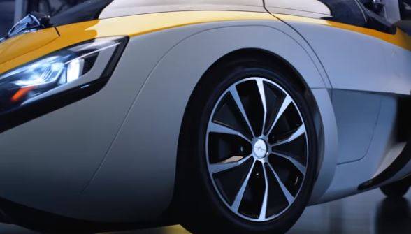 अगले साल लॉन्च हो सकती ये फ्लाइंग कार, चलाओ या हवा में उड़ाओ