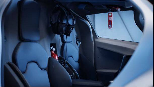 अगले साल लॉन्च हो सकती ये फ्लाइंग कार, चलाओ या हवा में उड़ाओ