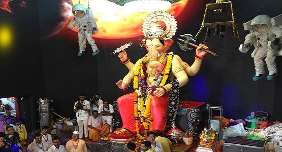 लालबाग में चंद्रयान-2 की थीम, चेन्नई में 'सैनिक' बने गणपति