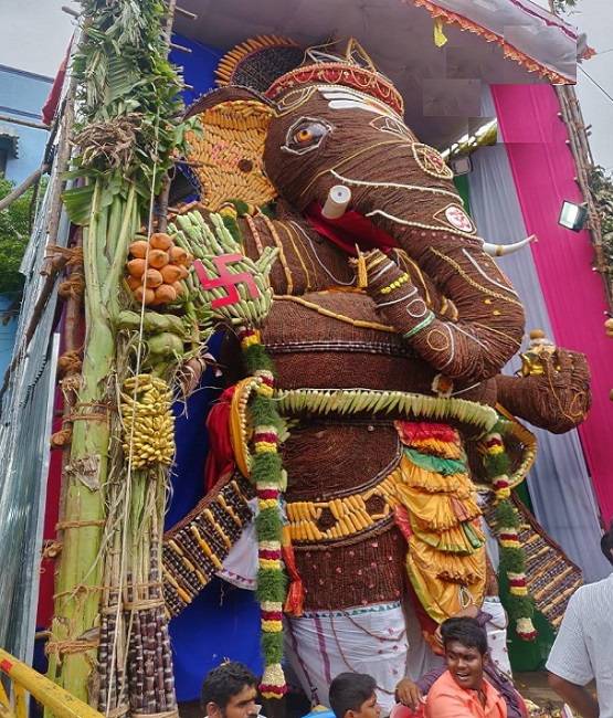 लालबाग में चंद्रयान-2 की थीम, चेन्नई में 'सैनिक' बने गणपति