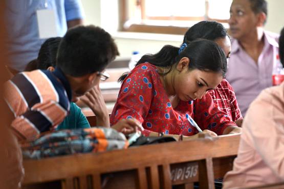 ट्रेन में इस तरह नोट्स बनाकर की पढ़ाई, दूसरी बार में IAS बना ये शख्स