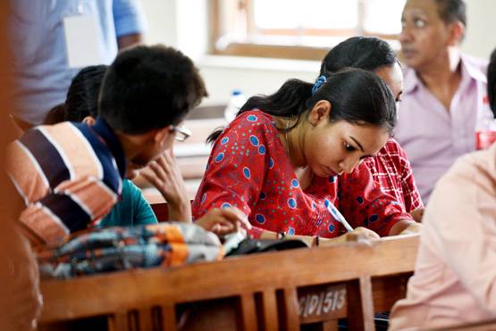 UPSC: 2 बार प्री में फेल, घर में तैयारी से तीसरी बार टॉपर्स में नाम