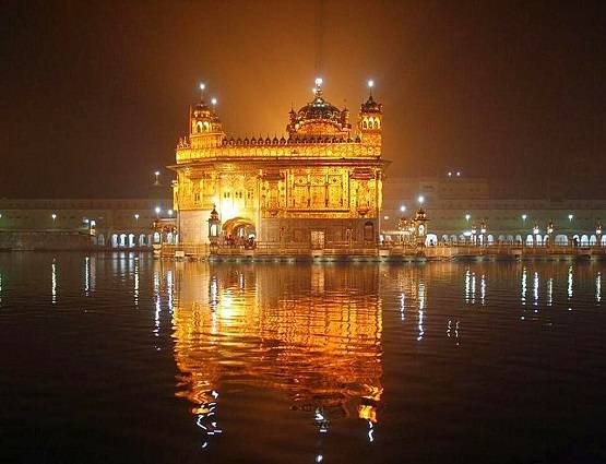 चांद की रोशनी पड़ते ही खूबसूरत हो जाती हैं ये 10 जगह, क्या आपने देखीं?