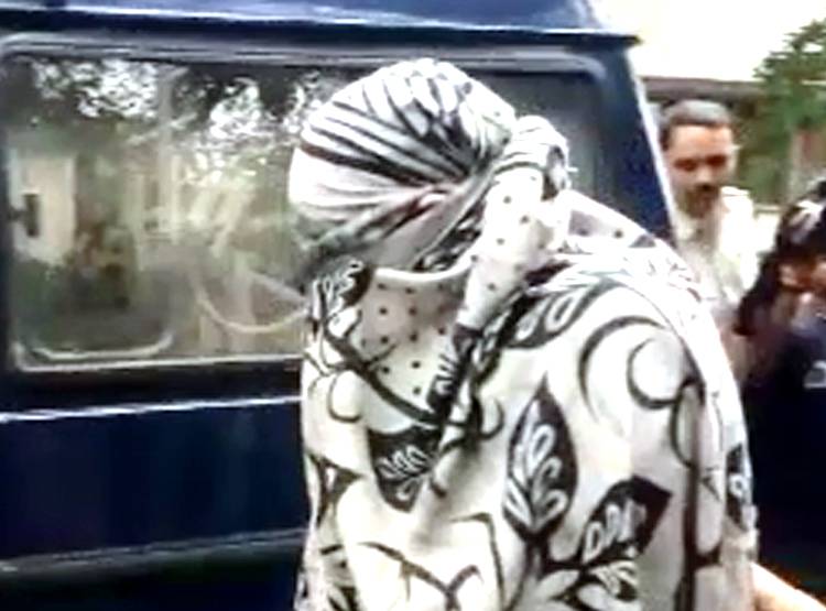 5 लड़क‍ियों के सीक्रेट सुन पुल‍िस भी दंग, यूं खेलती थीं हनी ट्रैप का खेल