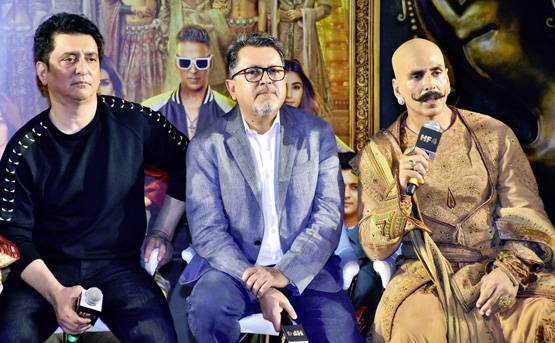 हाउसफुल 4 ट्रेलर: राजा-रानी बने स्टार्स, गेटअप में छुपी कहानी