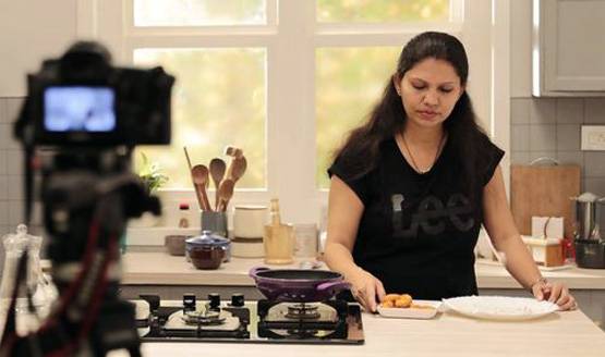 किचन से कमाया नाम, टॉप IT कंपनी के कर्मचारी से ज्यादा कमाई