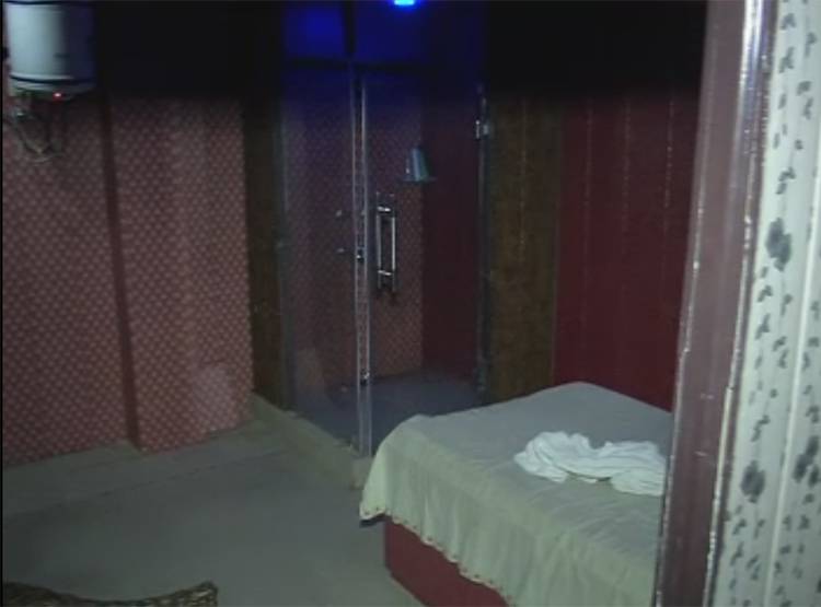 दिल्ली के स्पा-मसाज सेंटर की असली कहानी, बंद कमरे में होता है ये