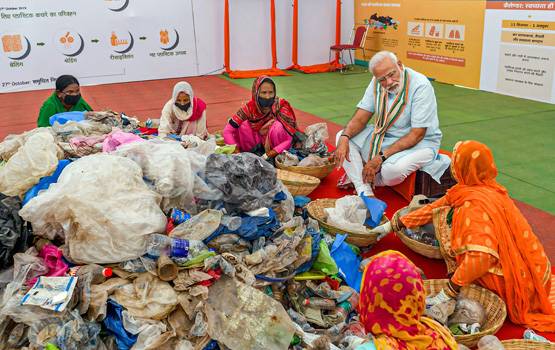 ऐसे प्लास्टिक फ्री इंडिया बना रहे मोदी के मंत्री, सामने आई तस्वीर