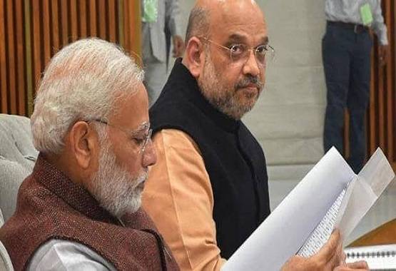 नवरात्रि पर युवतियों ने बनवाए खास टैटू, चंद्रयान 2 की भी झलक