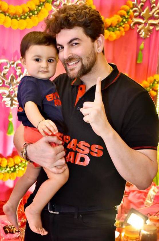 नील नितिन मुकेश की 1 साल की बेटी नूर्वी ने ऐसे दी बप्पा को विदाई, तस्वीरें