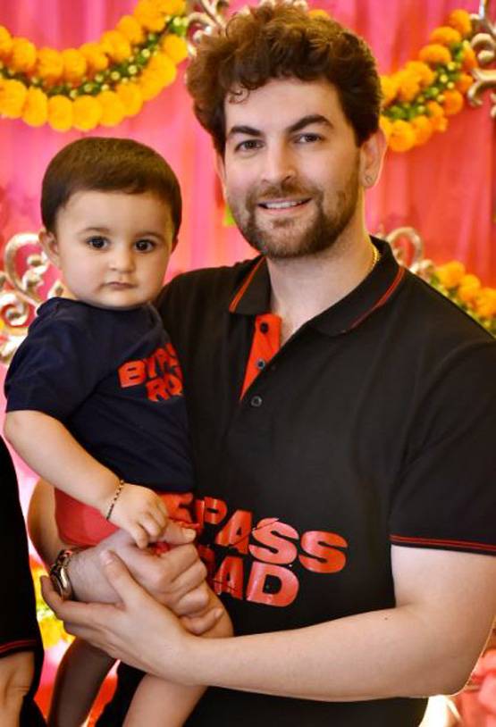 नील नितिन मुकेश की 1 साल की बेटी नूर्वी ने ऐसे दी बप्पा को विदाई, तस्वीरें