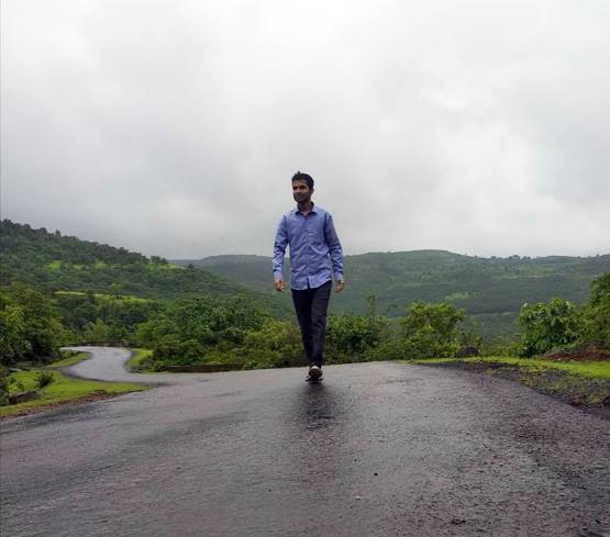 किसान का बेटा बना अफसर, गांव के बच्चों को दे रहा IAS के टिप्स