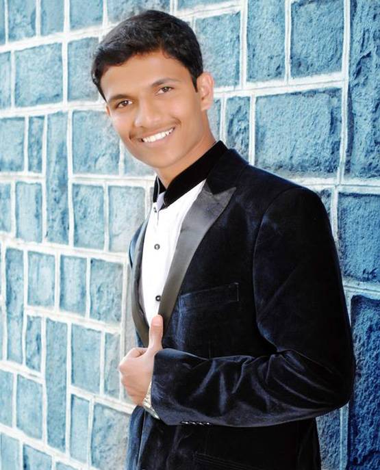 किसान का बेटा बना अफसर, गांव के बच्चों को दे रहा IAS के टिप्स