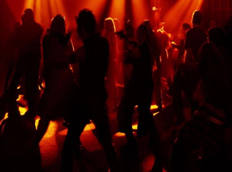 फेसबुक पर वायरल 'न्यूड पार्टी' का पोस्टर, व‍िदेशी लड़क‍ियां भी शाम‍िल