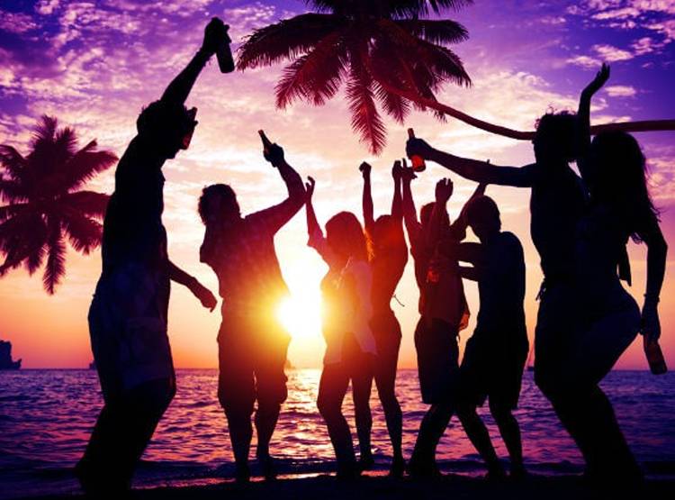 फेसबुक पर वायरल 'न्यूड पार्टी' का पोस्टर, व‍िदेशी लड़क‍ियां भी शाम‍िल