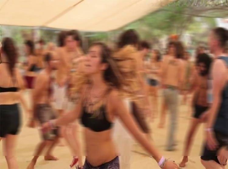 फेसबुक पर वायरल 'न्यूड पार्टी' का पोस्टर, व‍िदेशी लड़क‍ियां भी शाम‍िल