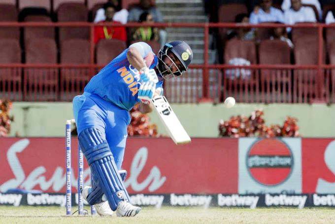 ऋषभ पंत की गलतियों की लिमिट पूरी, शास्त्री ने दे दी ये चेतावनी