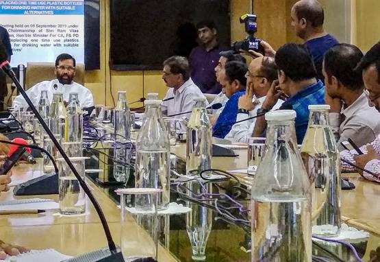 ऐसे प्लास्टिक फ्री इंडिया बना रहे मोदी के मंत्री, सामने आई तस्वीर