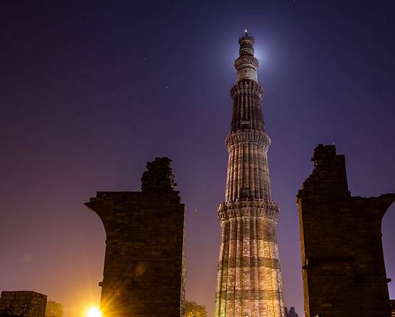 चांद की रोशनी पड़ते ही खूबसूरत हो जाती हैं ये 10 जगह, क्या आपने देखीं?