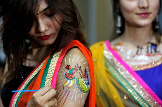 डांडिया नाइट से दुर्गा पूजा तक, ऐसे करें श्रृंगार कि आप पर थम जाए हर नजर