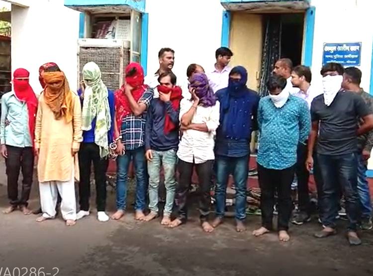 SEX रैकेट: रईसजादों की ब्लैकमेलिंग का तरीका, पत‍ि बने दलाल