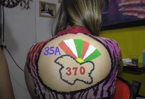 नवरात्रि पर युवतियों ने बनवाए खास टैटू, चंद्रयान 2 की भी झलक